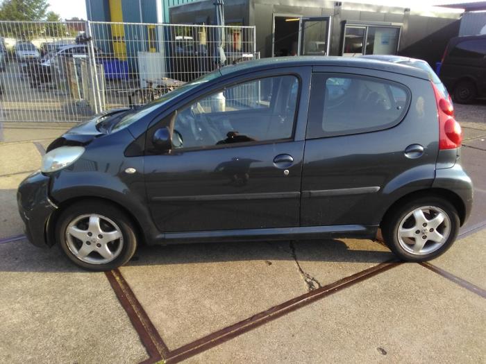 Peugeot 107 1.0 12V Skrotfordon (2009, GRIJS ANTRACIET)