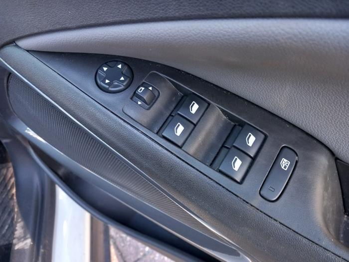 Opel Crossland 1.2 Turbo 12V Samochód złomowany (2021, Bialy)