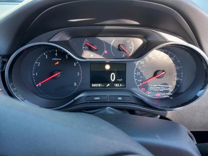 Opel Crossland 1.2 Turbo 12V Samochód złomowany (2021, Bialy)