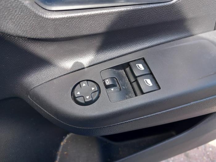 Opel Corsa F 1.2 Turbo 12V 100 Samochód złomowany (2020, Bialy, Bialy)