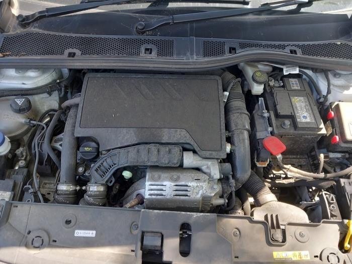 Opel Corsa F 1.2 Turbo 12V 100 Samochód złomowany (2020, Bialy, Bialy)