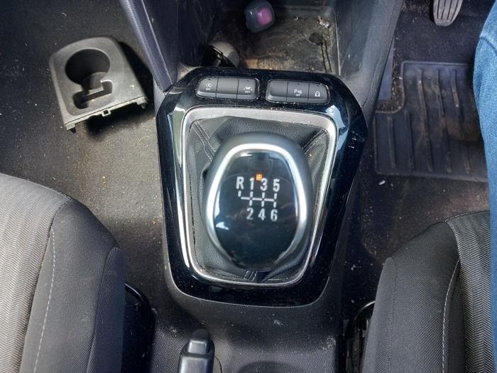 Opel Corsa F 1.2 Turbo 12V 100 Samochód złomowany (2020, Bialy, Bialy)