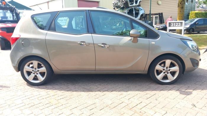 Opel Meriva 1.4 16V Ecotec Sloopvoertuig (2010, Zilvergrijs, Bruin)