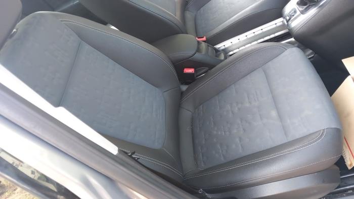 Opel Meriva 1.4 16V Ecotec Sloopvoertuig (2010, Zilvergrijs, Bruin)