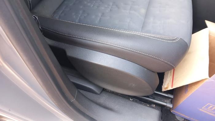 Opel Meriva 1.4 16V Ecotec Sloopvoertuig (2010, Zilvergrijs, Bruin)