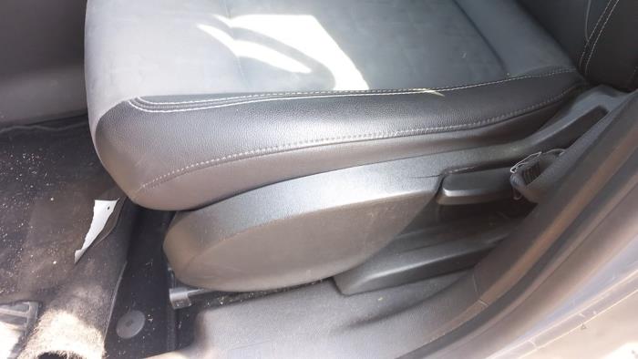 Opel Meriva 1.4 16V Ecotec Sloopvoertuig (2010, Zilvergrijs, Bruin)