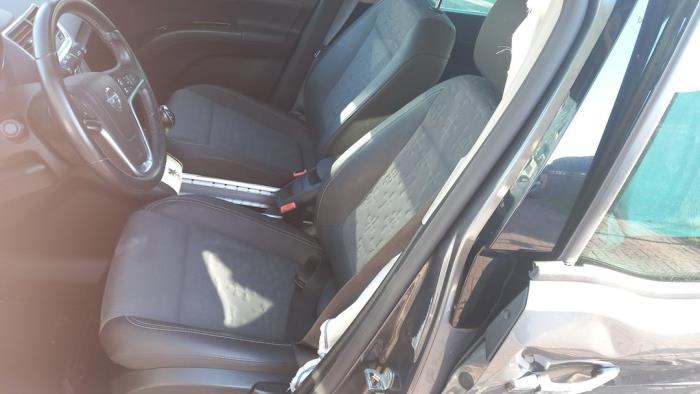 Opel Meriva 1.4 Turbo 16V ecoFLEX Sloopvoertuig (2010, Zilvergrijs, Carbon, Grijs)