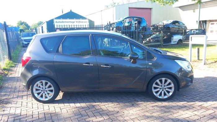Opel Meriva 1.4 Turbo 16V ecoFLEX Sloopvoertuig (2010, Zilvergrijs, Carbon, Grijs)