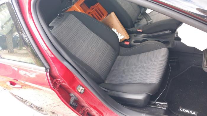 Opel Corsa F 1.2 Turbo 12V 100 Sloopvoertuig (2020, Rood, Zwart)