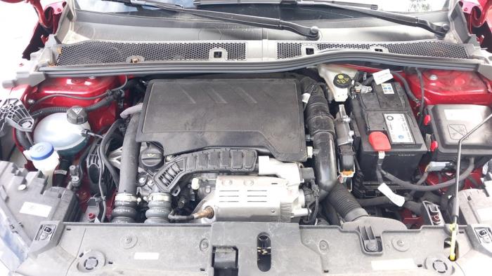 Opel Corsa F 1.2 Turbo 12V 100 Sloopvoertuig (2020, Rood, Zwart)