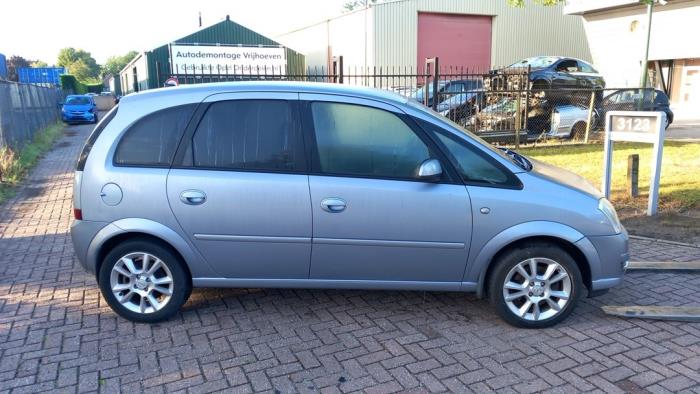 Opel Meriva 1.6 16V Sloopvoertuig (2010, Licht, Zilvergrijs, Zilver)