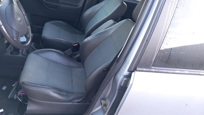 Opel Meriva 1.6 16V Sloopvoertuig (2010, Licht, Zilvergrijs, Zilver)