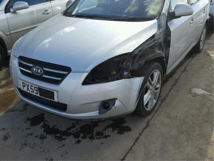 Kia Cee'd Sporty Wagon 1.6 CRDi 115 16V Sloopvoertuig (2009, Zilver)