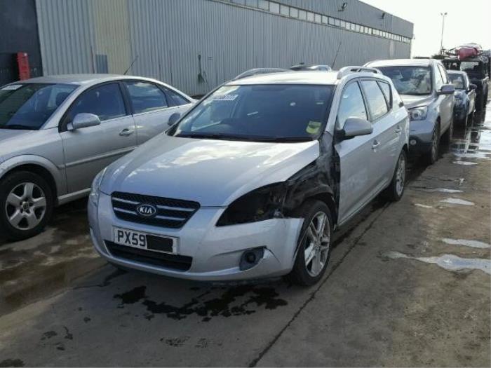 Kia Cee'd Sporty Wagon 1.6 CRDi 115 16V Sloopvoertuig (2009, Zilver)