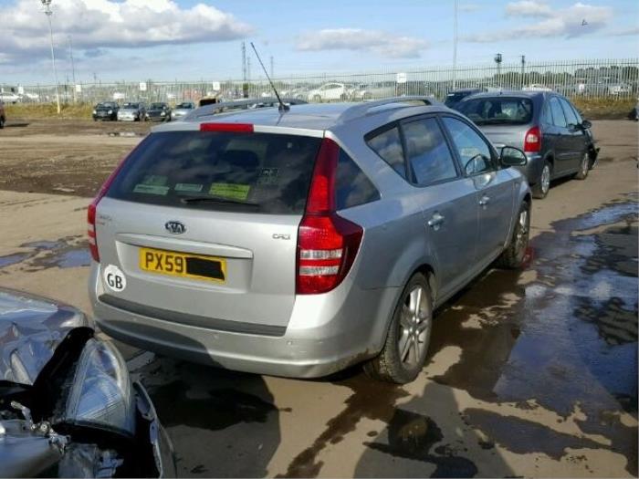 Kia Cee'd Sporty Wagon 1.6 CRDi 115 16V Sloopvoertuig (2009, Zilver)