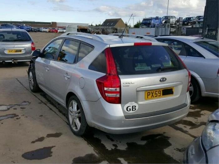 Kia Cee'd Sporty Wagon 1.6 CRDi 115 16V Sloopvoertuig (2009, Zilver)