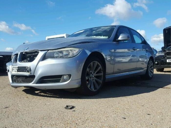 BMW 3 serie 320d 16V Skrotfordon (2009, BLUEWATER METALLIC)