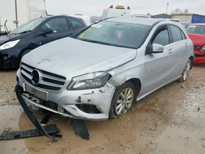 Mercedes A 1.5 A-180 CDI, A-180d 16V Skrotfordon (2013, POLAR SILBER)