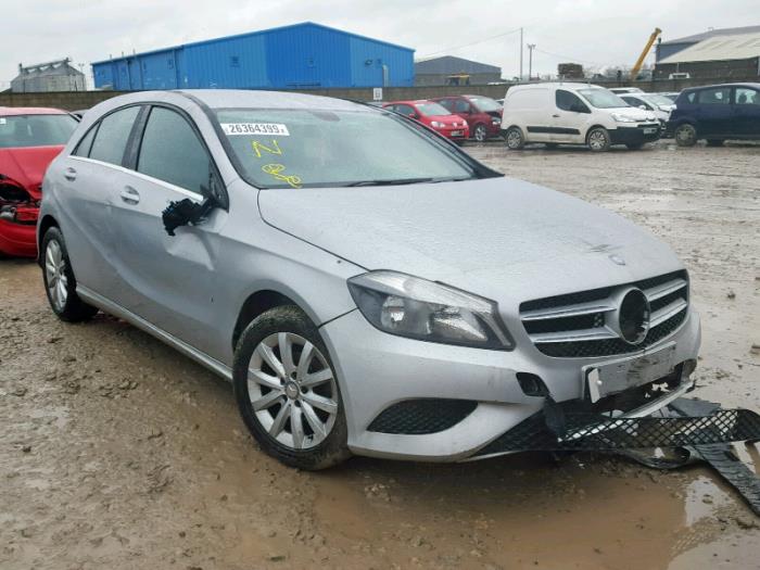 Mercedes A 1.5 A-180 CDI, A-180d 16V Skrotfordon (2013, POLAR SILBER)