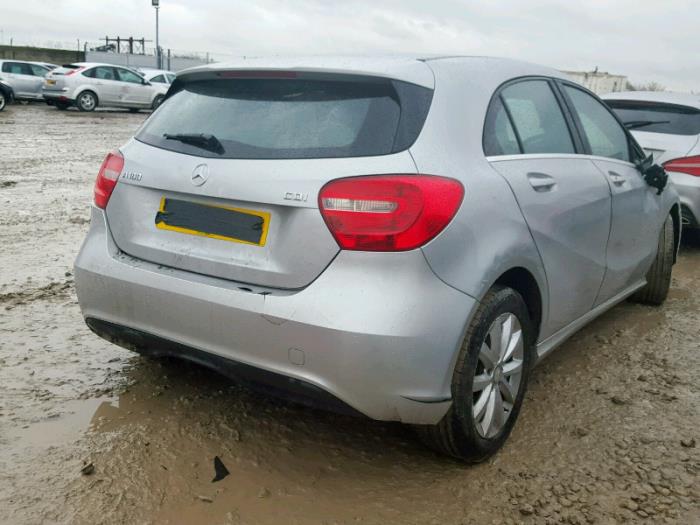 Mercedes A 1.5 A-180 CDI, A-180d 16V Skrotfordon (2013, POLAR SILBER)