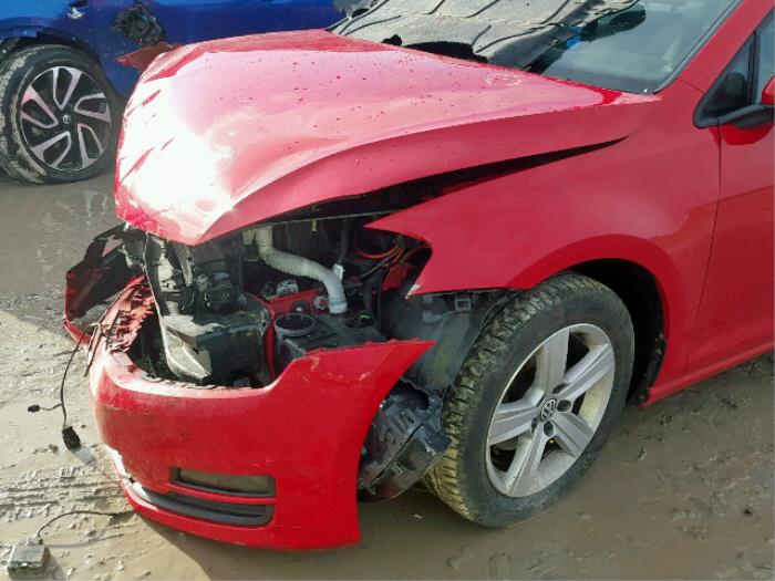 Volkswagen Golf VII 1.6 TDI 16V Skrotfordon (2015, TORNADO RED)