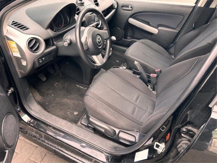 Mazda 2 1.3 16V S-VT High Power Skrotfordon (2010, ZWART)