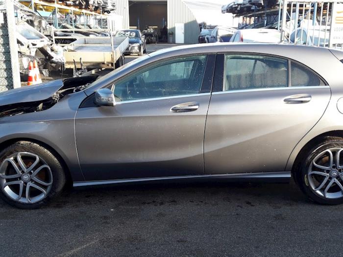 Mercedes A 1.6 A-200 16V Skrotfordon (2014, GRIJS)