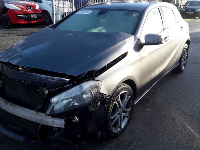 Mercedes A 1.6 A-200 16V Skrotfordon (2014, GRIJS)