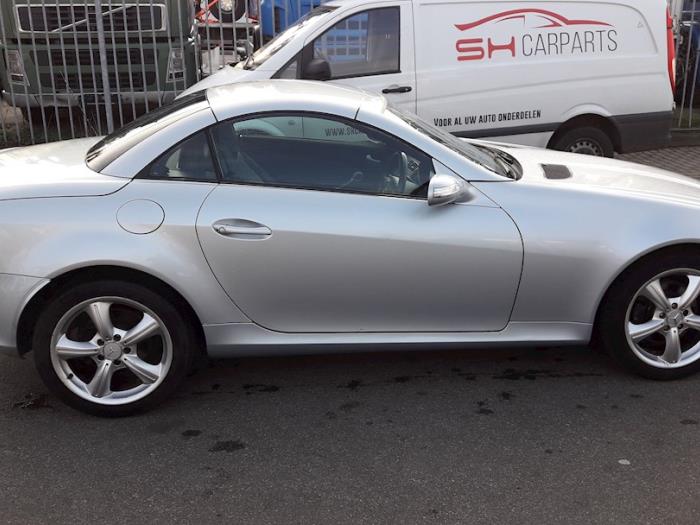 Mercedes SLK 3.0 280 V6 24V Samochód złomowany (2005, Srebrnoszary)