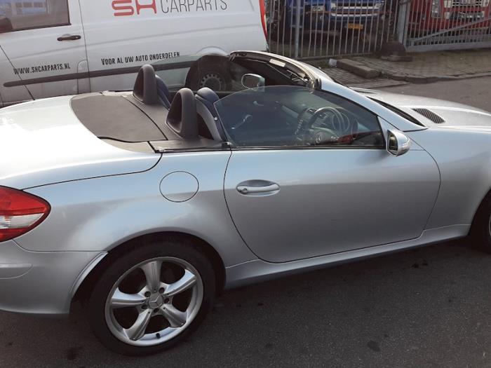 Mercedes SLK 3.0 280 V6 24V Samochód złomowany (2005, Srebrnoszary)