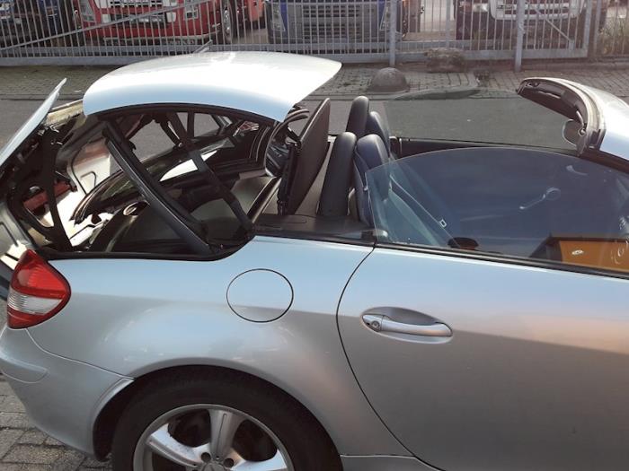 Mercedes SLK 3.0 280 V6 24V Samochód złomowany (2005, Srebrnoszary)