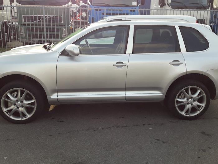 Porsche Cayenne 4.5 S V8 32V Samochód złomowany (2005, Srebrnoszary)