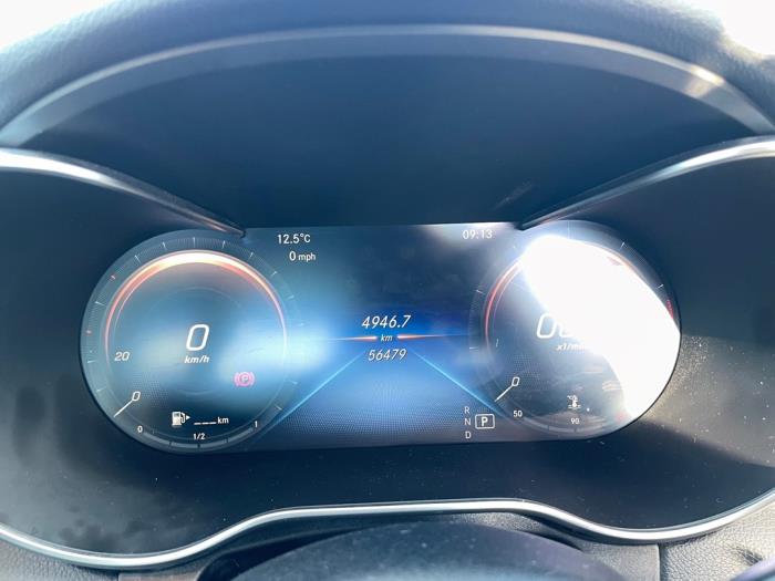 Mercedes C C-300 2.0 Turbo 16V Skrotfordon (2018, ZILVERGRIJS)