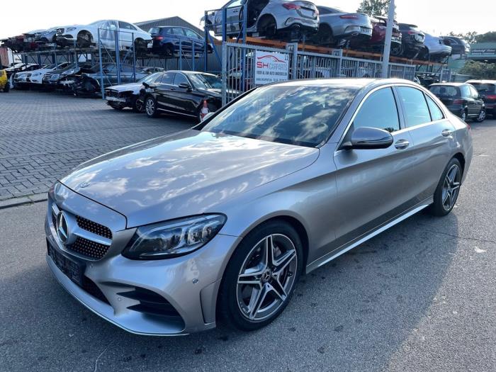 Mercedes C C-300 2.0 Turbo 16V Skrotfordon (2018, ZILVERGRIJS)