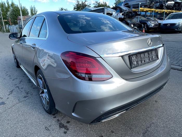 Mercedes C C-300 2.0 Turbo 16V Skrotfordon (2018, ZILVERGRIJS)