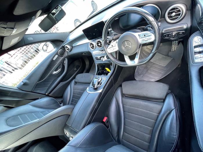 Mercedes C C-300 2.0 Turbo 16V Skrotfordon (2018, ZILVERGRIJS)