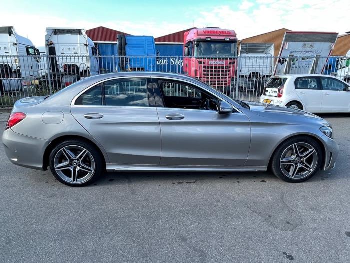 Mercedes C C-300 2.0 Turbo 16V Skrotfordon (2018, ZILVERGRIJS)