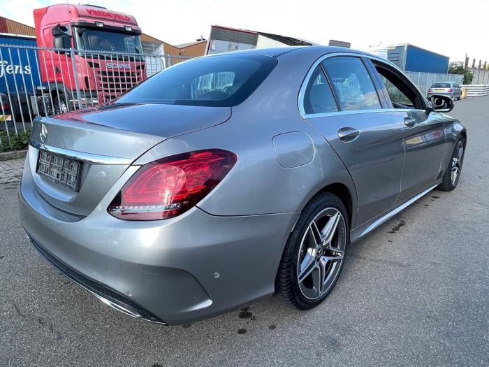 Mercedes C C-300 2.0 Turbo 16V Skrotfordon (2018, ZILVERGRIJS)