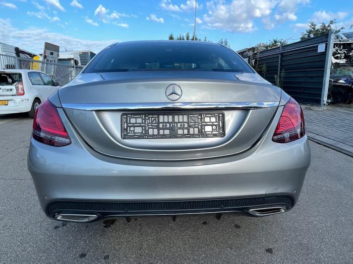 Mercedes C C-300 2.0 Turbo 16V Skrotfordon (2018, ZILVERGRIJS)