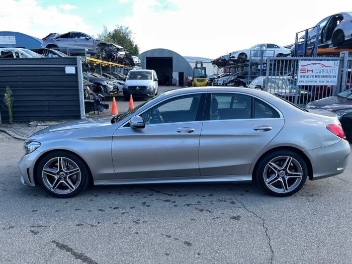 Mercedes C C-300 2.0 Turbo 16V Skrotfordon (2018, ZILVERGRIJS)