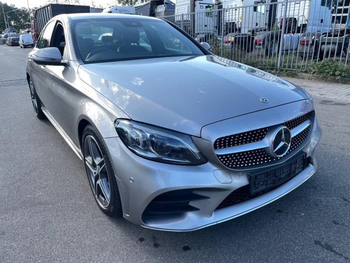 Mercedes C C-300 2.0 Turbo 16V Skrotfordon (2018, ZILVERGRIJS)