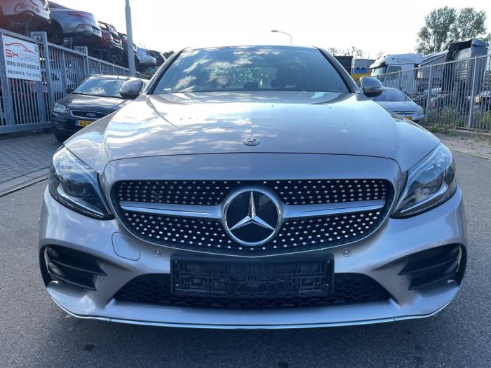 Mercedes C C-300 2.0 Turbo 16V Skrotfordon (2018, ZILVERGRIJS)