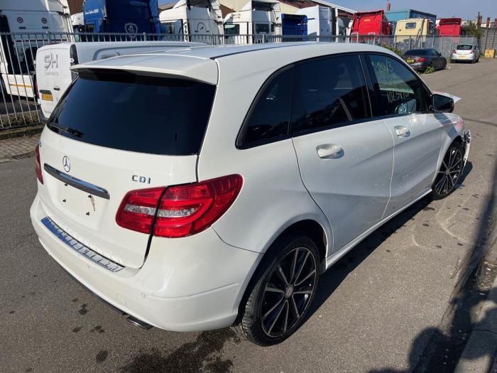 Mercedes B 1.8 B-180 CDI BlueEFFICIENCY 16V Skrotfordon (2012, WIT)