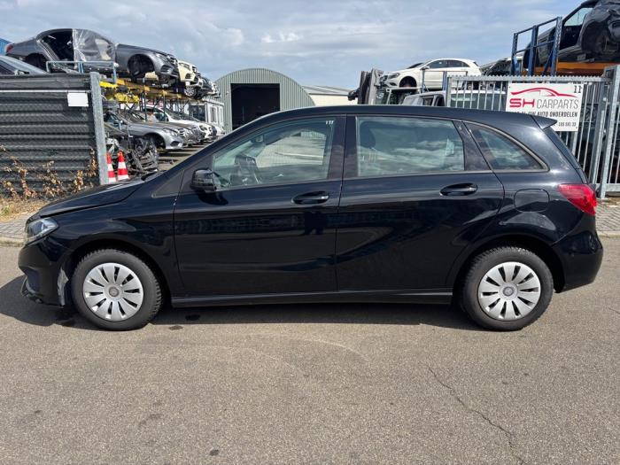 Mercedes B 1.6 B-180 BlueEFFICIENCY Turbo 16V Sloopvoertuig (2015, Zwart)