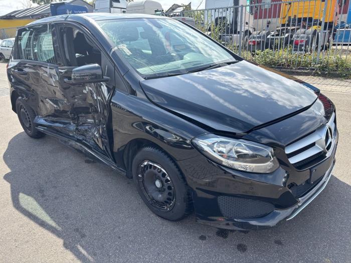 Mercedes B 1.6 B-180 BlueEFFICIENCY Turbo 16V Sloopvoertuig (2015, Zwart)