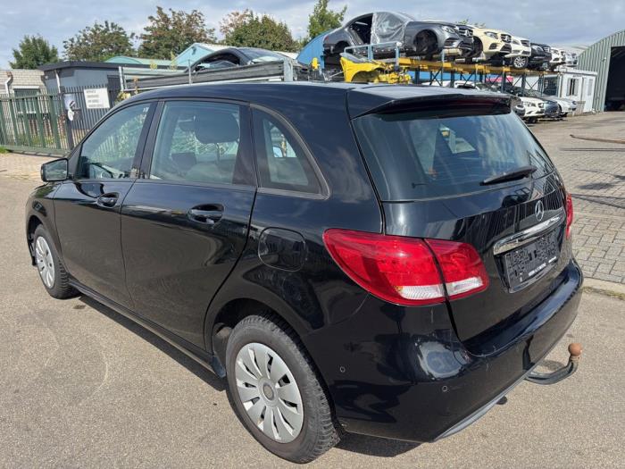 Mercedes B 1.6 B-180 BlueEFFICIENCY Turbo 16V Sloopvoertuig (2015, Zwart)