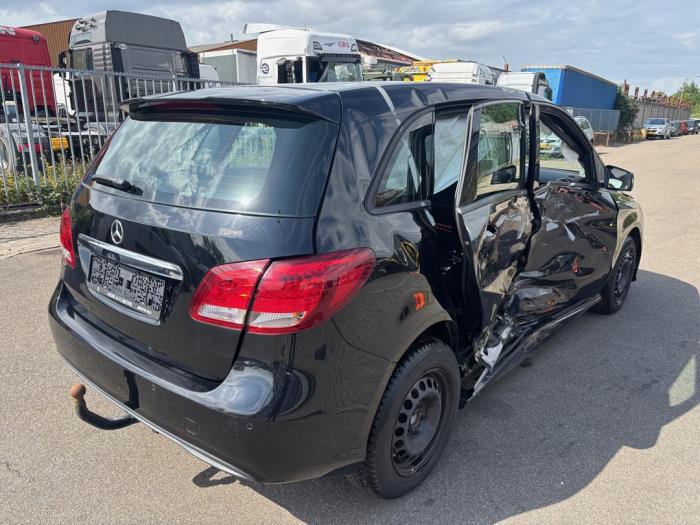 Mercedes B 1.6 B-180 BlueEFFICIENCY Turbo 16V Sloopvoertuig (2015, Zwart)