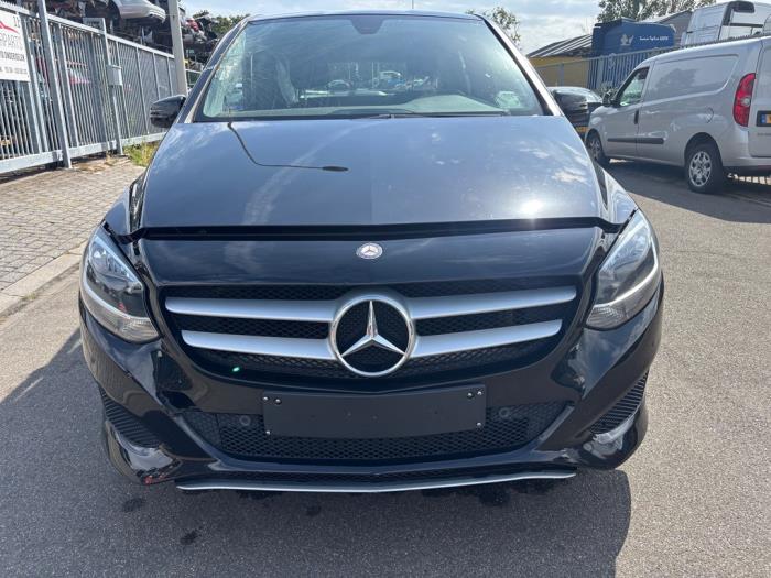 Mercedes B 1.6 B-180 BlueEFFICIENCY Turbo 16V Sloopvoertuig (2015, Zwart)