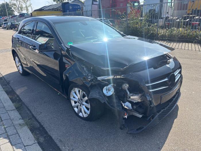 Mercedes A 1.6 A-180 16V Skrotfordon (2013, ZWART)