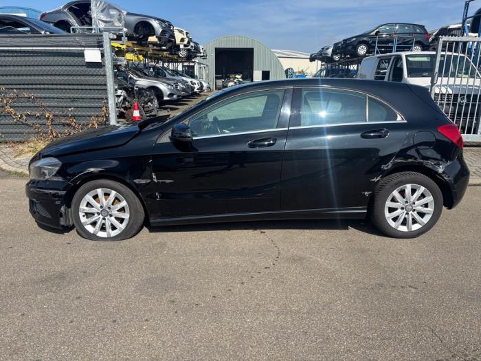 Mercedes A 1.6 A-180 16V Skrotfordon (2013, ZWART)